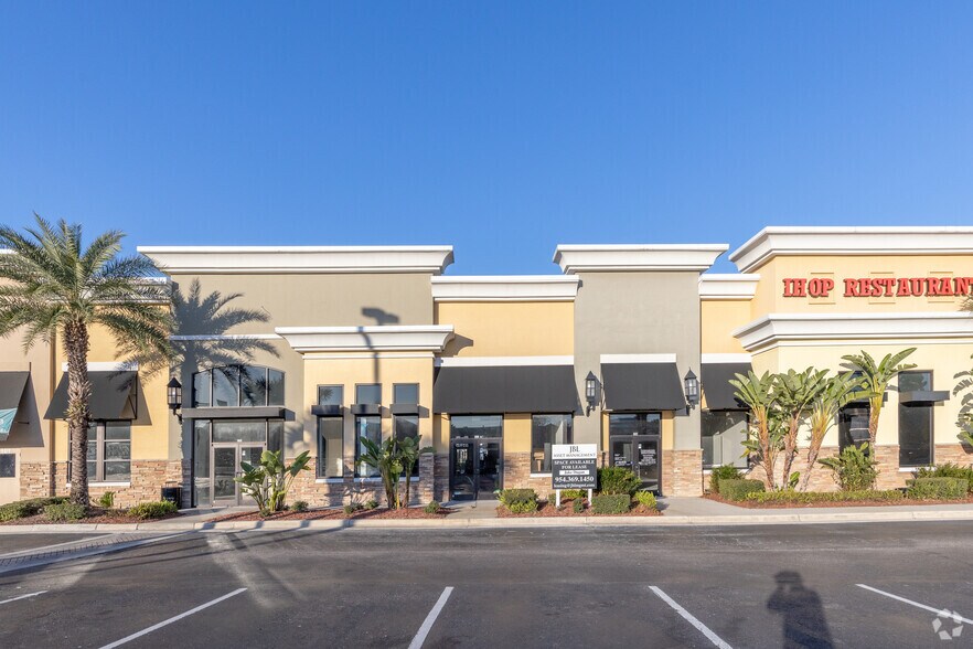 5463 Gateway Village Cir, Orlando, FL à louer - Photo du bâtiment - Image 3 de 8
