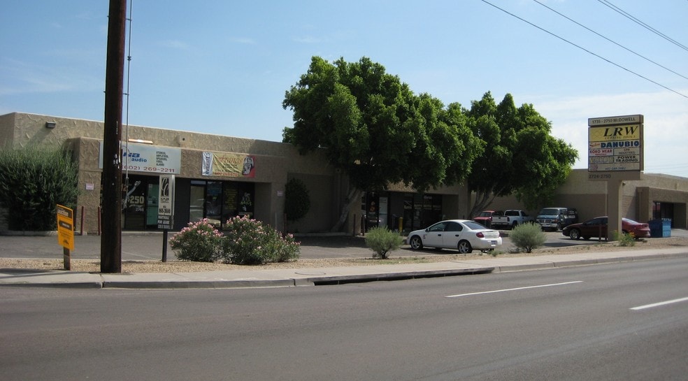 2740-2746 W McDowell Rd, Phoenix, AZ à louer - Photo du bâtiment - Image 2 de 8