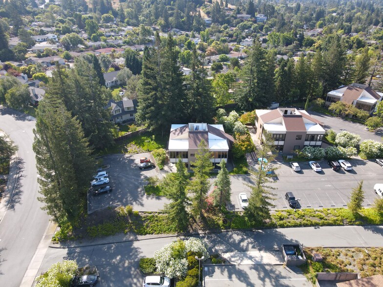 1030 Country Club Dr, Moraga, CA à louer - Photo du bâtiment - Image 2 de 7