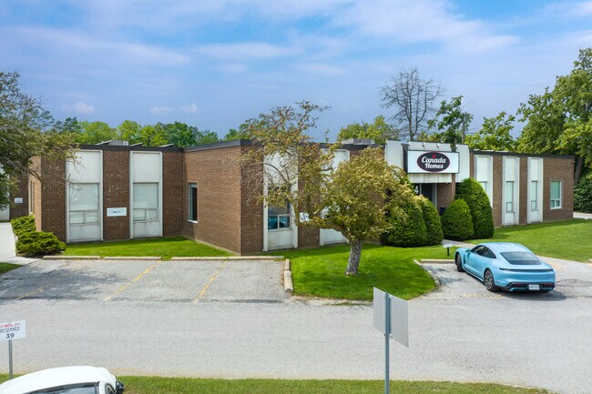 Plus de détails pour 52-54 Lesmill Rd, Toronto, ON - Industriel à louer