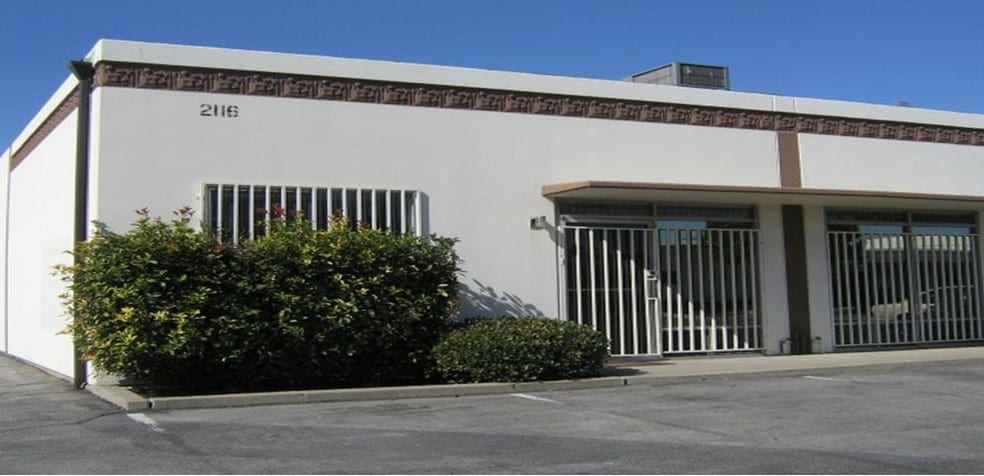 2110-2116 S Wright St, Santa Ana, CA for lease - Building Photo - Image 2 of 6