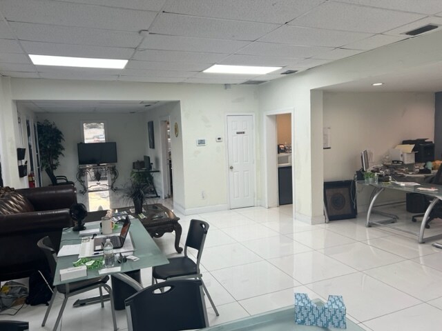 2411 S Pine Ave, Ocala, FL à vendre - Photo intérieure - Image 2 de 11