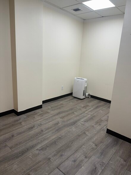 44 Atlantic Ave, Lynbrook, NY à louer - Photo du bâtiment - Image 3 de 7