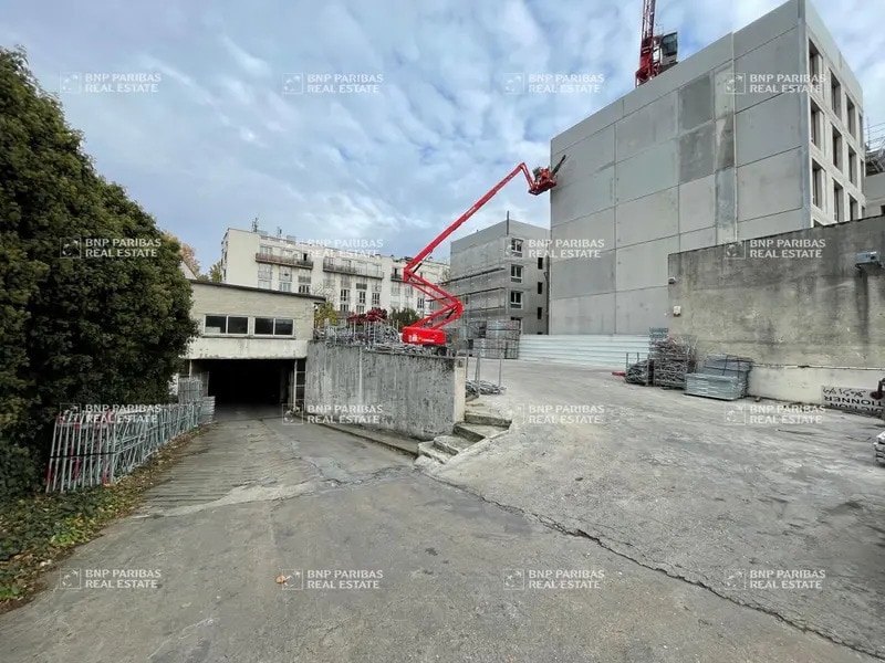 Flex in Ivry-sur-Seine for lease Building Photo- Image 1 of 10