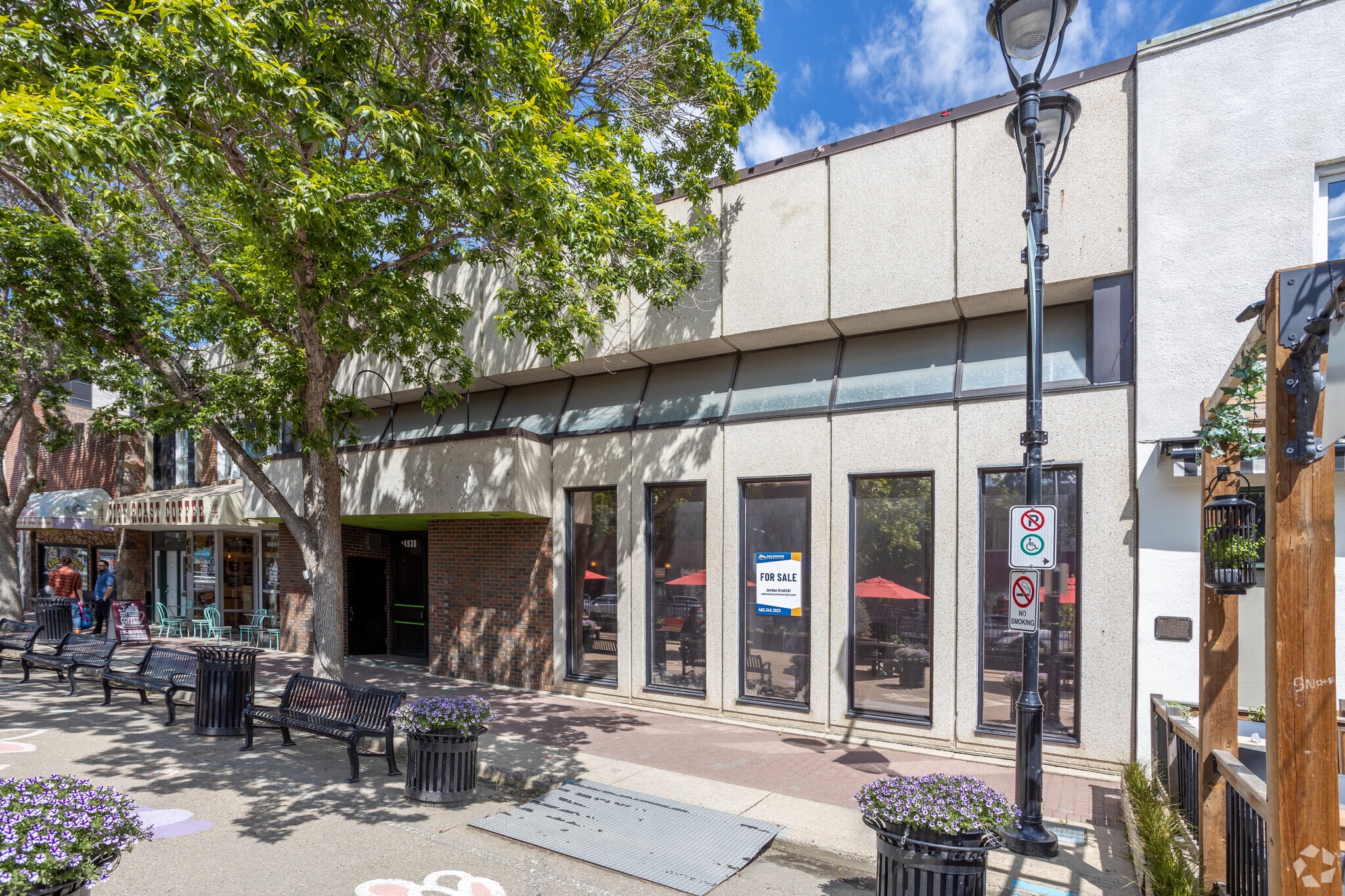 4936 50 St, Red Deer, AB à vendre Photo principale- Image 1 de 3