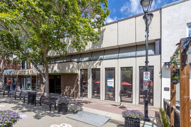 Plus de détails pour 4936 50 St, Red Deer, AB - Commerce de détail à vendre