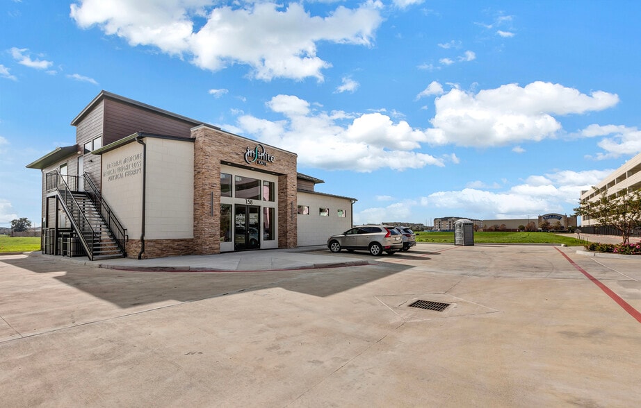 158 Bella Katy Dr, Katy, TX for lease - Building Photo - Image 1 of 26