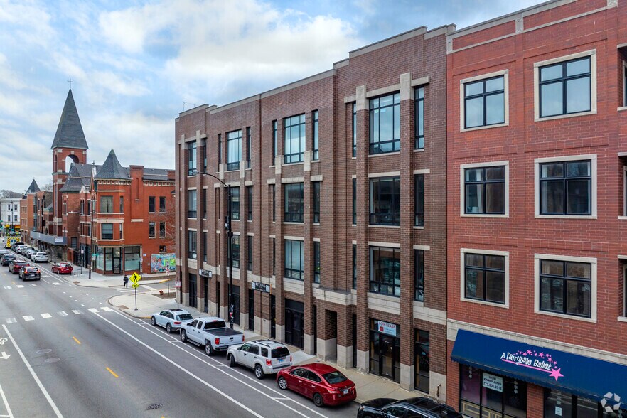 2239 W North Ave, Chicago, IL à louer - Photo du bâtiment - Image 2 de 18