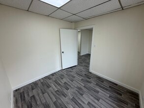 2915 S Zarzamora St, San Antonio, TX for lease Interior Photo- Image 2 of 3