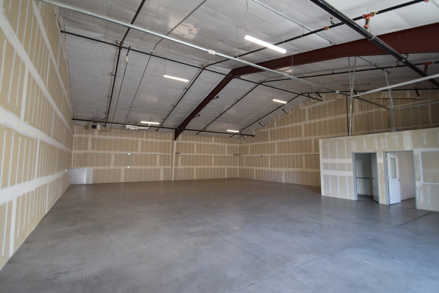 2463 NE 4th St, Bend, OR for lease - Interior Photo - Image 2 of 3