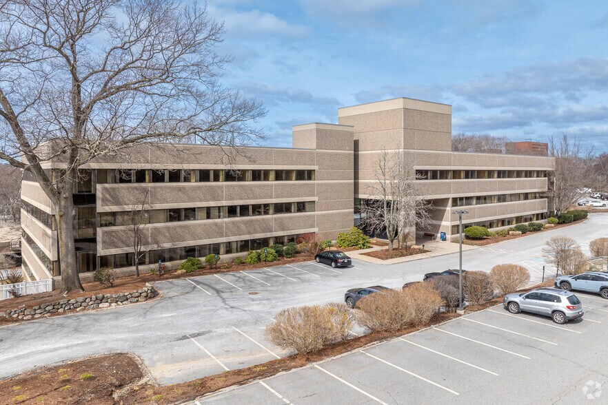 400 Unicorn Park Dr, Woburn, MA for lease - Building Photo - Image 1 of 4
