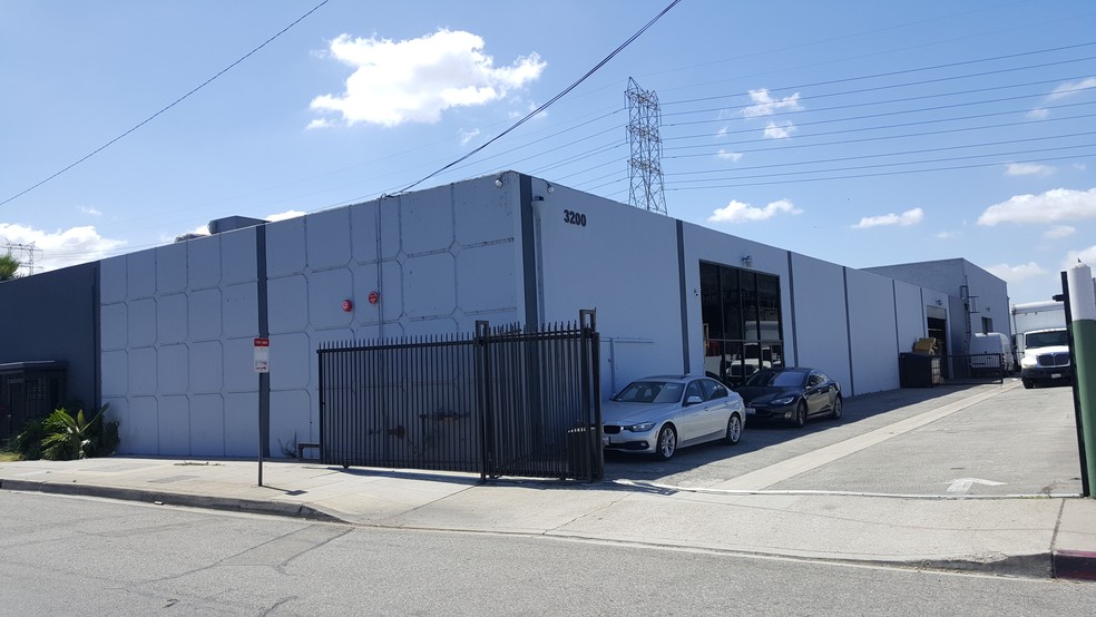 3200 Bandini Blvd, Vernon, CA for lease - Primary Photo - Image 2 of 6