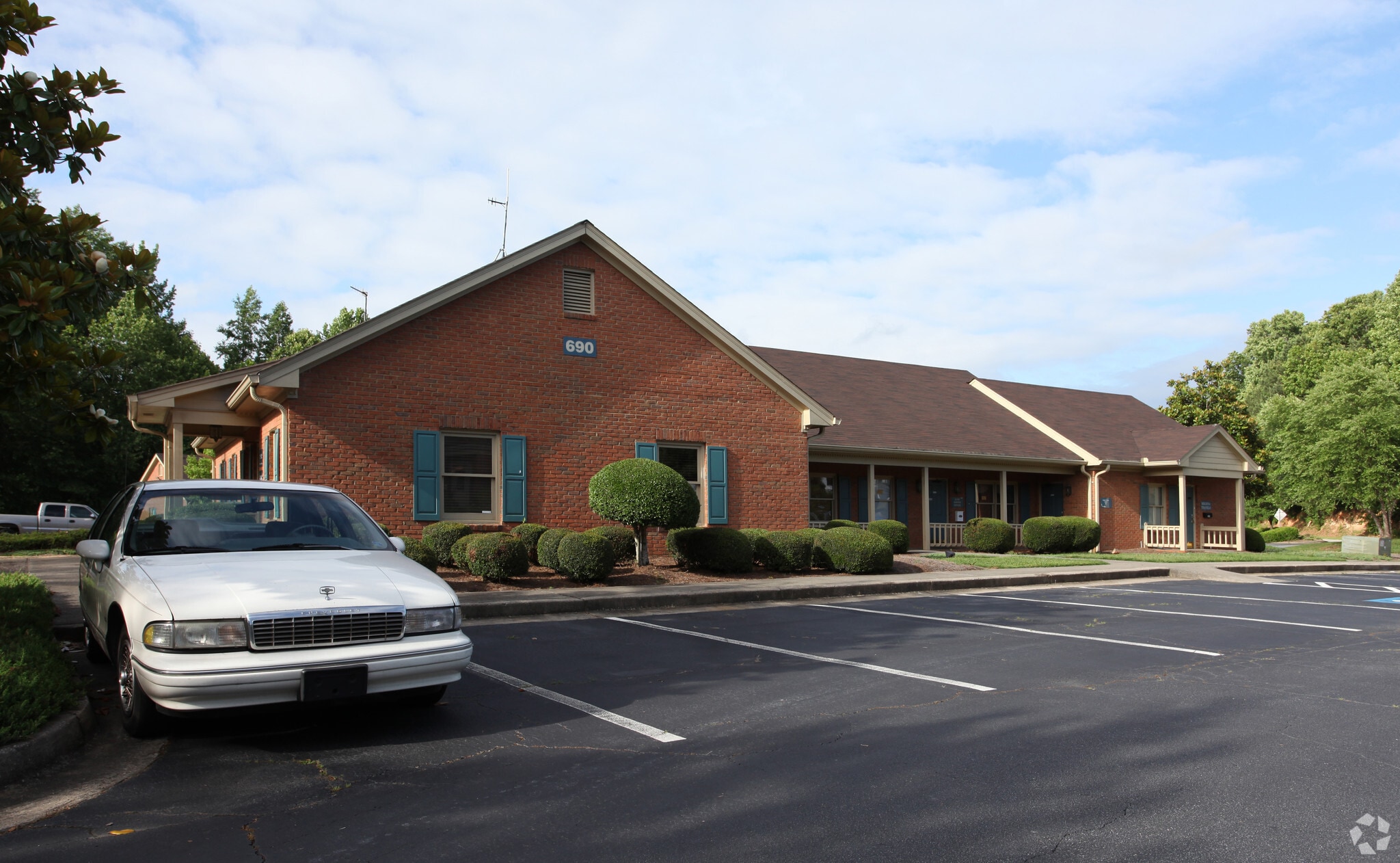 690 Hillcrest Rd, Lilburn, GA for lease Primary Photo- Image 1 of 5
