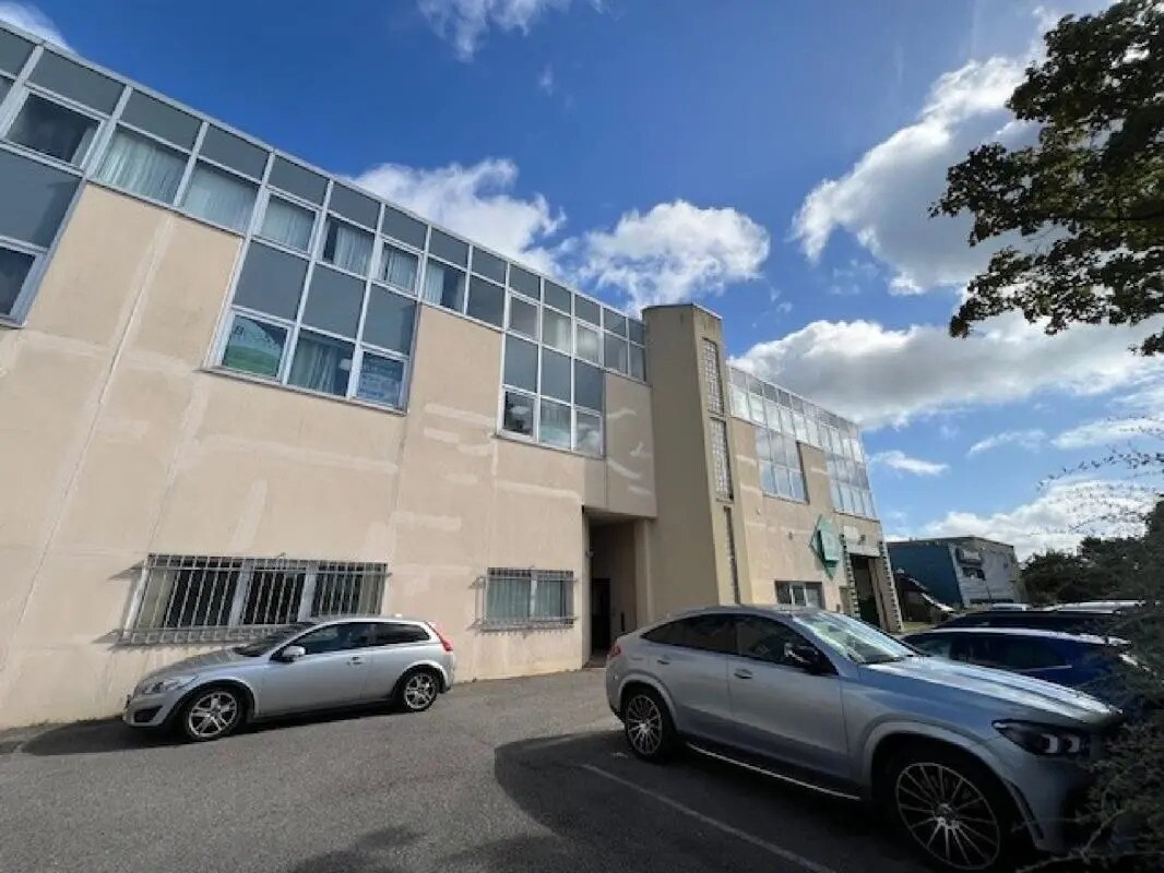 655 Avenue Roland Garros, Buc for sale Building Photo- Image 1 of 7