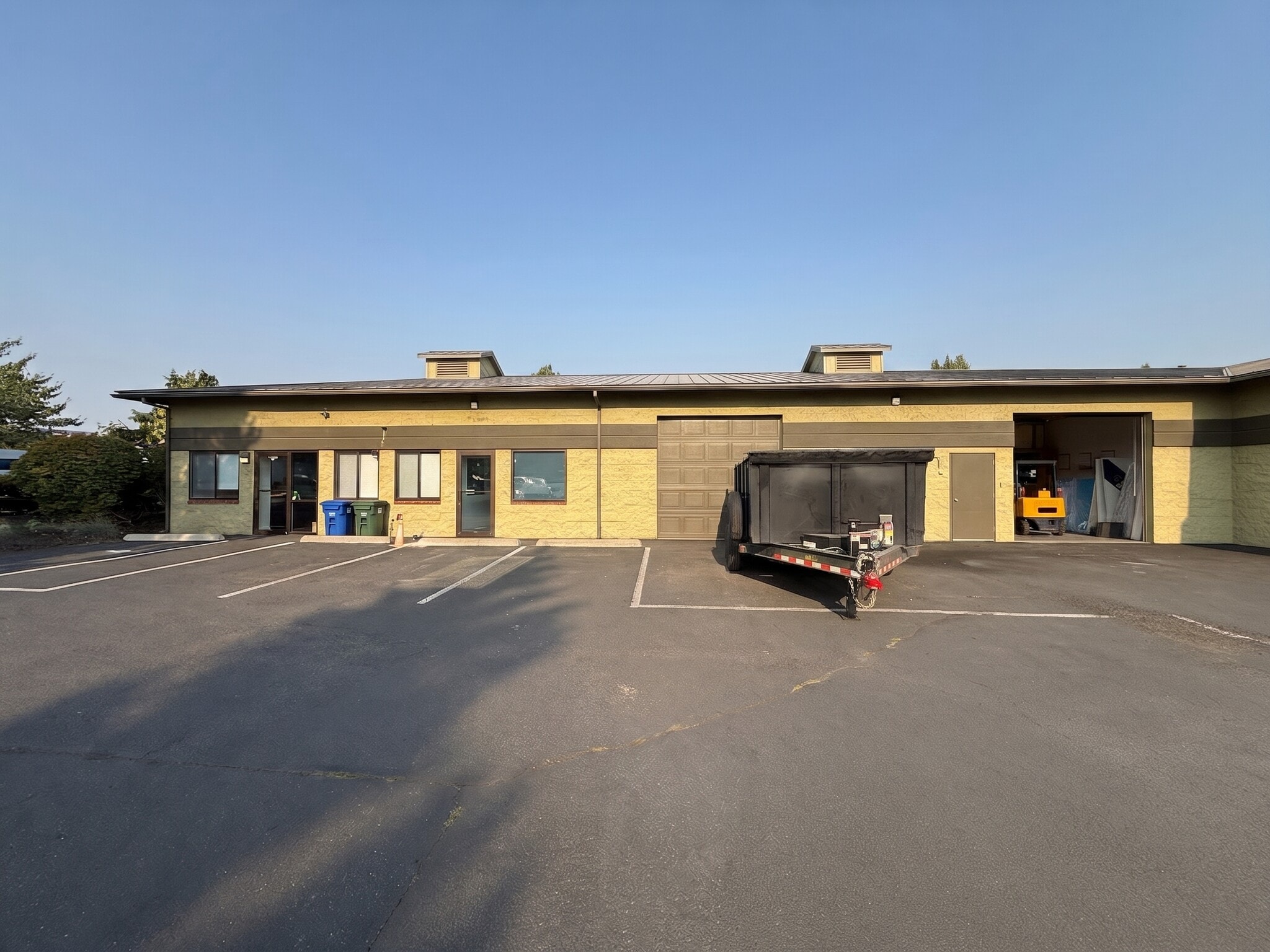 930 SE Textron Dr, Bend, OR for lease Building Photo- Image 1 of 3