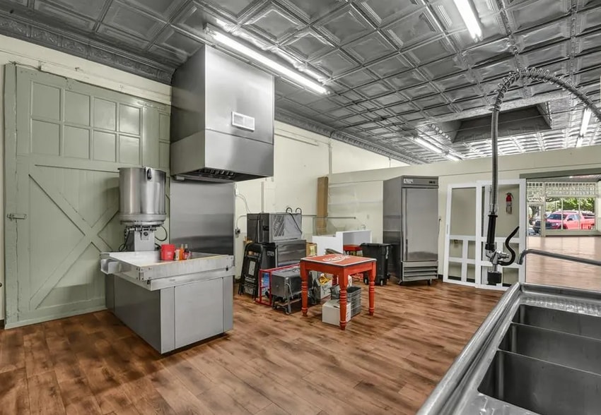 113 W Church St, Weatherford, TX for lease - Interior Photo - Image 3 of 4