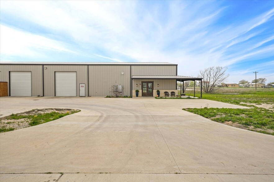 9733 Wildflower Way, Justin, TX for sale - Building Photo - Image 3 of 33