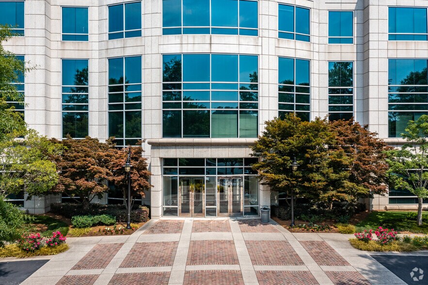 13560 Morris Rd, Alpharetta, GA à louer - Photo du bâtiment - Image 3 de 8