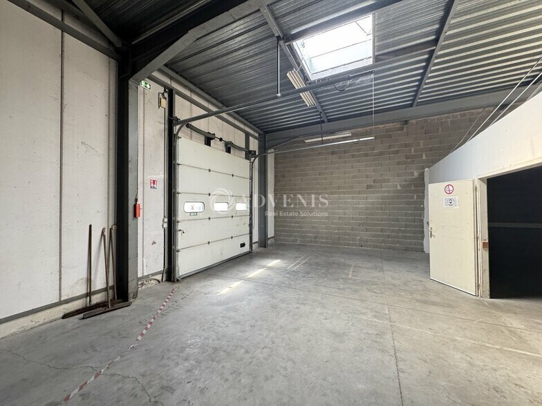 Flex in Eckbolsheim for lease - Interior Photo - Image 3 of 5
