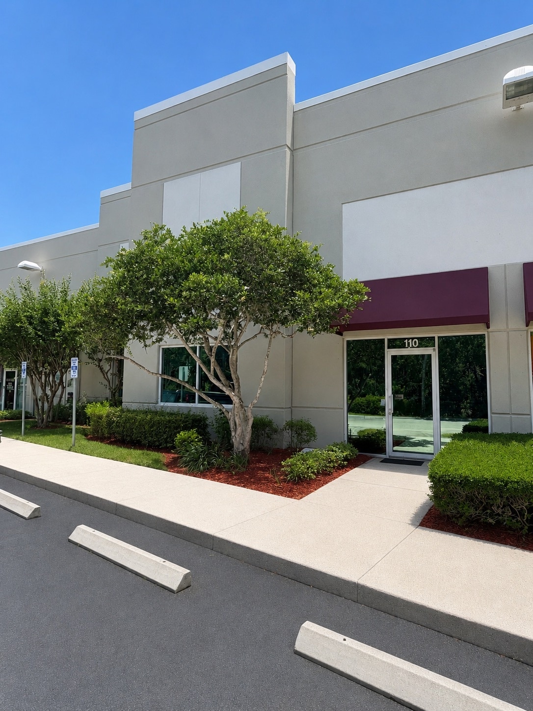 575 NW Mercantile Pl, Port Saint Lucie, FL à louer Photo du bâtiment- Image 1 de 10