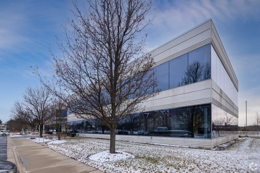 2610 Lake Cook Rd, Riverwoods, IL for lease - Building Photo - Image 2 of 4