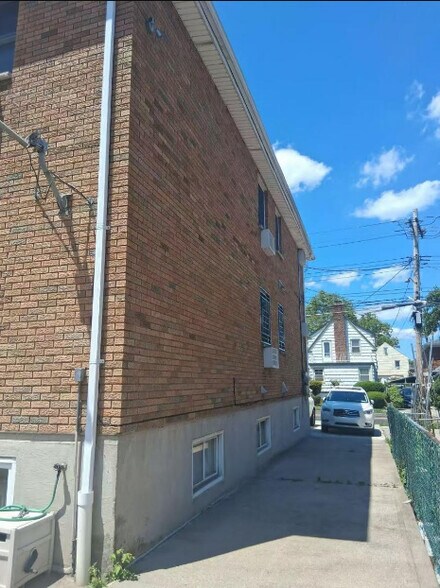 147th Street and 20th Avenue, Whitestone, NY à vendre - Photo du bâtiment - Image 2 de 4