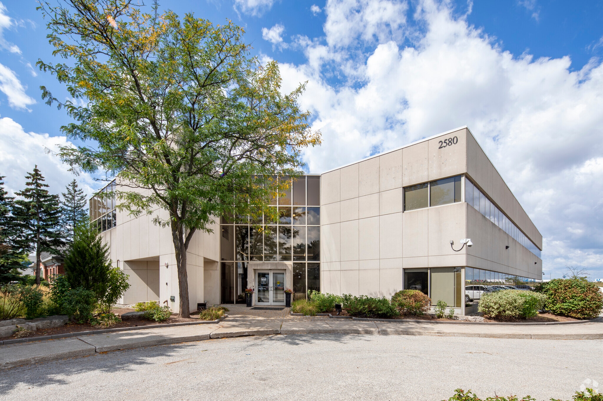 2580 Matheson Blvd E, Mississauga, ON for lease Primary Photo- Image 1 of 4