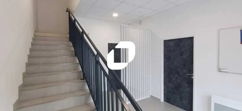 Flex in Aubergenville for lease - Building Photo - Image 3 of 12