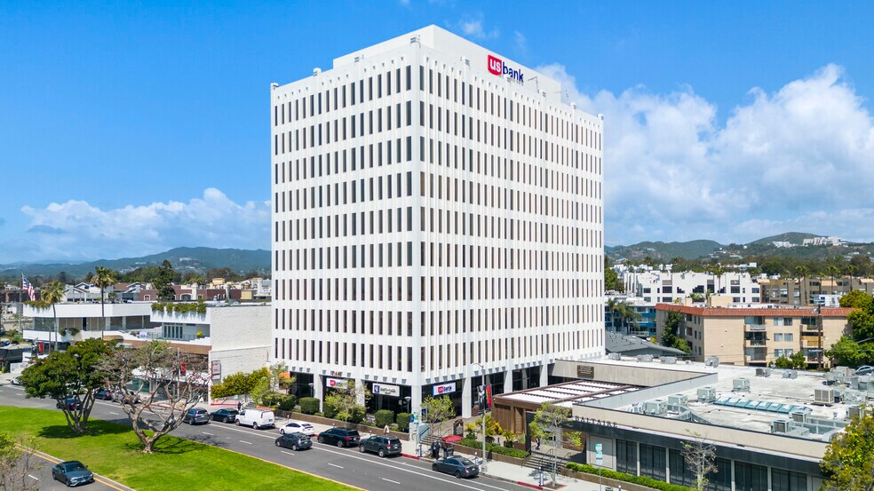 11661 W San Vicente Blvd, Los Angeles, CA à louer - Photo du bâtiment - Image 1 de 8
