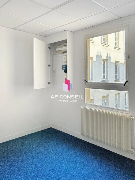 Office in Versailles for lease - Building Photo - Image 3 of 12