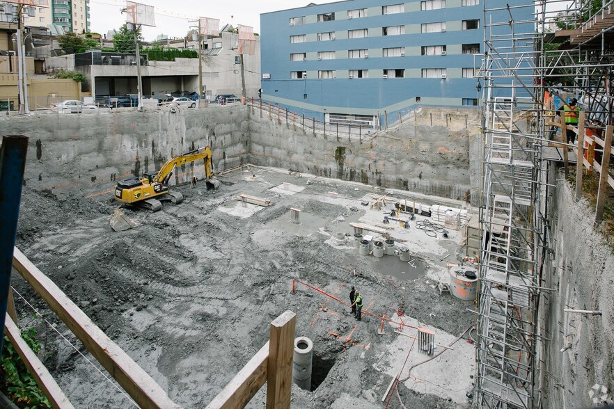 1125 Denman St, Vancouver, BC à vendre - Photo principale - Image 1 de 1