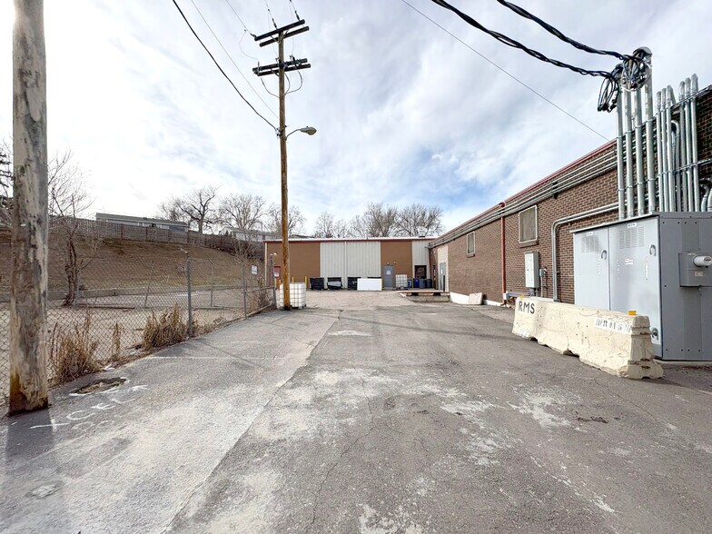 2490 W 2nd Ave, Denver, CO à vendre - Photo du bâtiment - Image 2 de 4