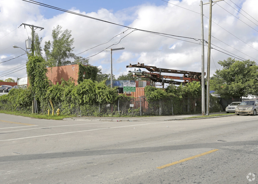 Industriel dans Miami, FL à vendre - Photo principale - Image 1 de 1