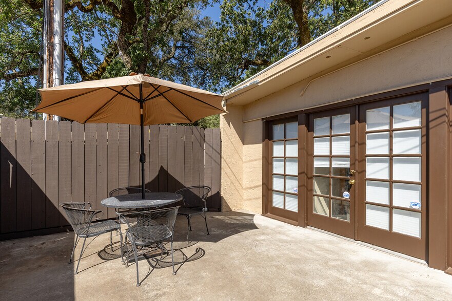 115 Main St, Saint Helena, CA à vendre - Photo du bâtiment - Image 3 de 16