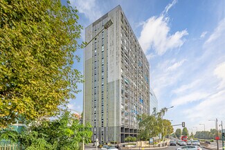 Plus de détails pour 11-15 Quai Du Président Paul Doumer, Courbevoie - Multi-résidentiel à vendre