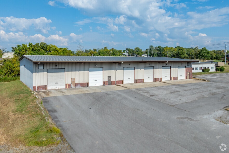 1330 Gateway Dr, Gallatin, TN à louer - Photo du bâtiment - Image 2 de 6