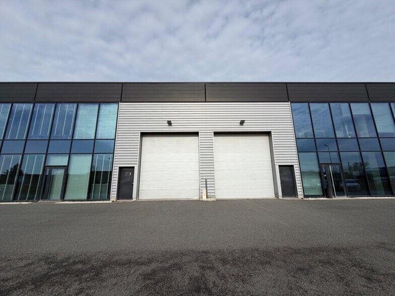 Flex in Saint-Laurent-d'Agny for lease - Building Photo - Image 1 of 7