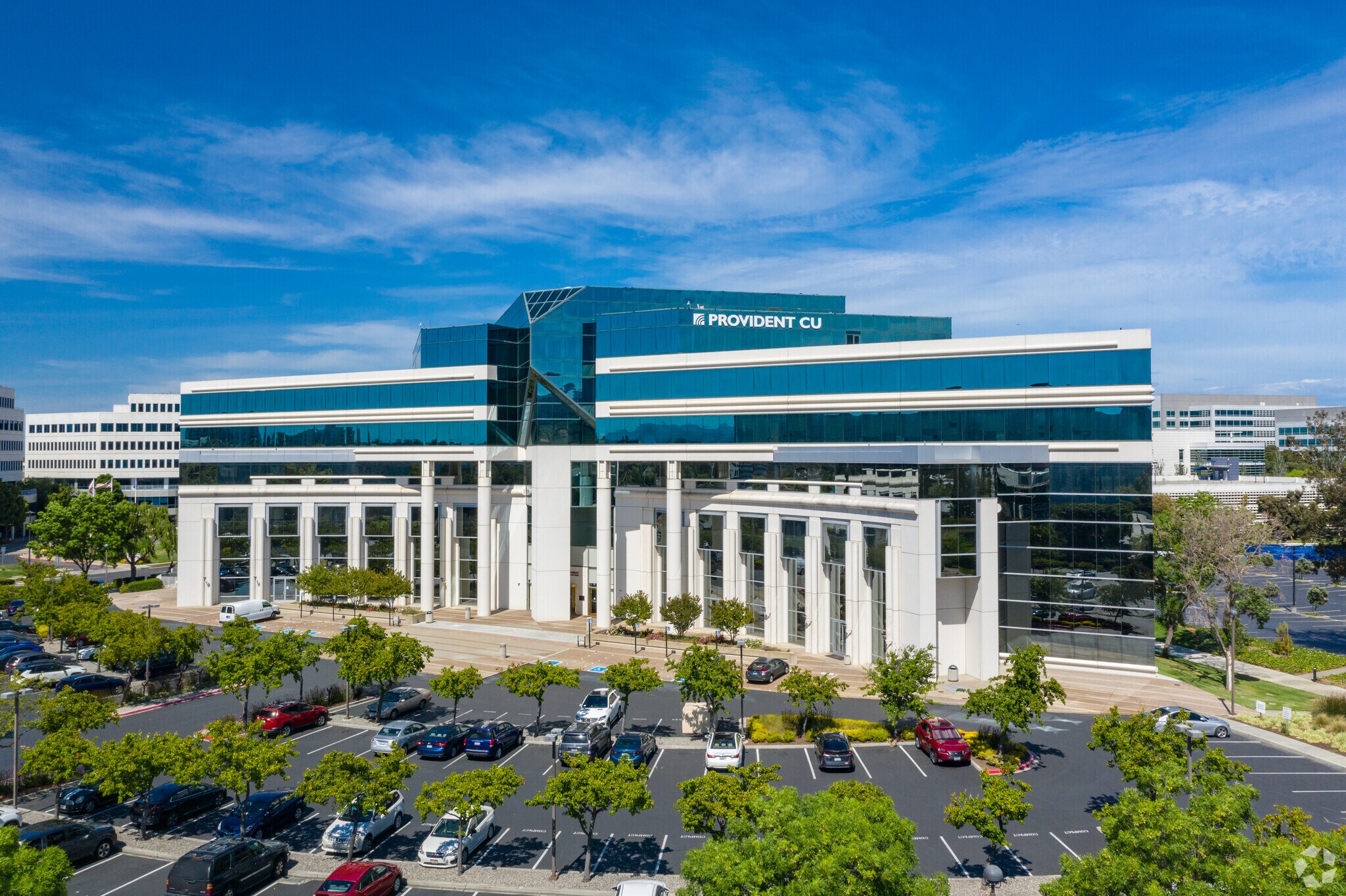 303 Twin Dolphin Dr, Redwood City, CA à louer Photo du bâtiment- Image 1 de 15