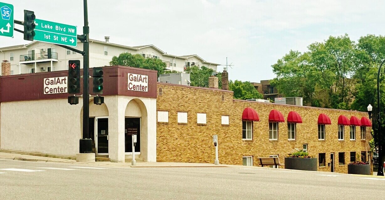 100 Central Ave, Buffalo, MN à louer Photo du bâtiment- Image 1 de 10