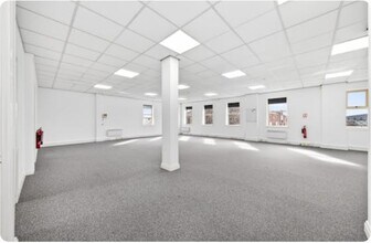 Taylors Ct, Rotherham for lease Interior Photo- Image 1 of 10