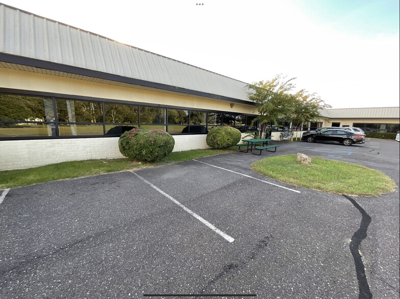 100 Central Ave, Farmingdale, NJ for sale - Primary Photo - Image 1 of 1