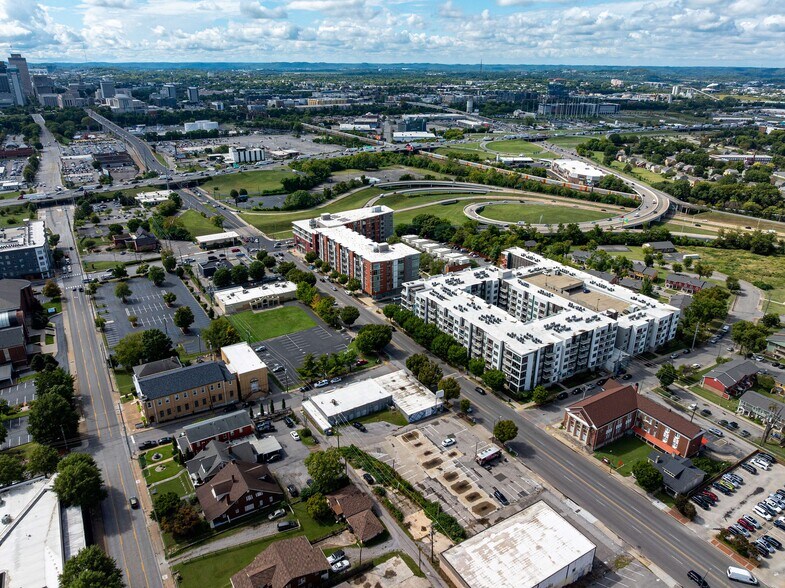 600 Main St, Nashville, TN à louer - Photo du bâtiment - Image 2 de 12