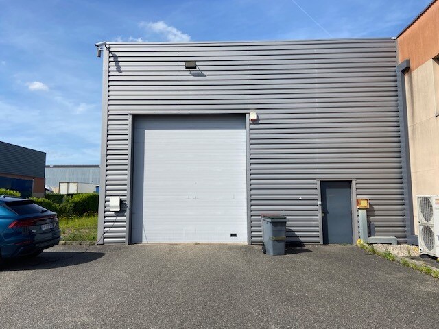 9 Rue Jean Perrin, Genas à vendre - Photo du bâtiment - Image 2 de 6