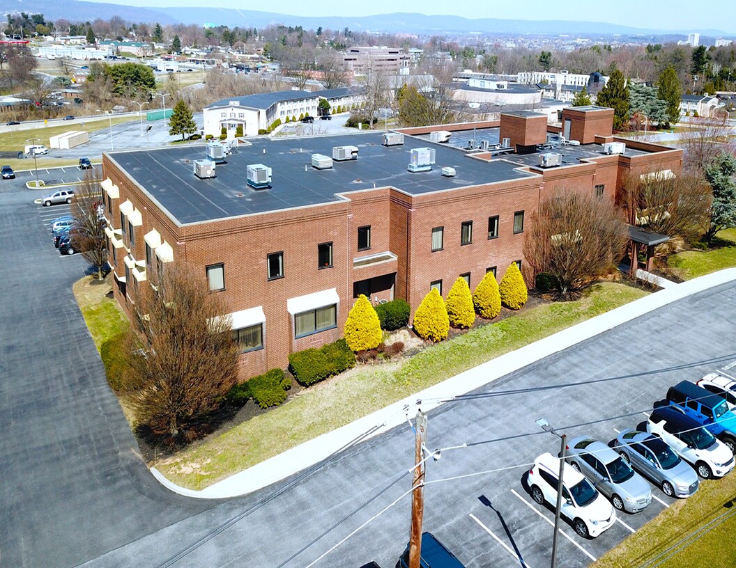 1200 Camp Hill Byp, Camp Hill, PA à louer Photo principale- Image 1 de 24