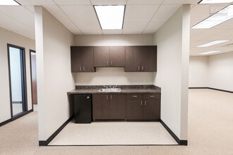 11 Grandview Cir, Canonsburg, PA for lease Interior Photo- Image 2 of 5