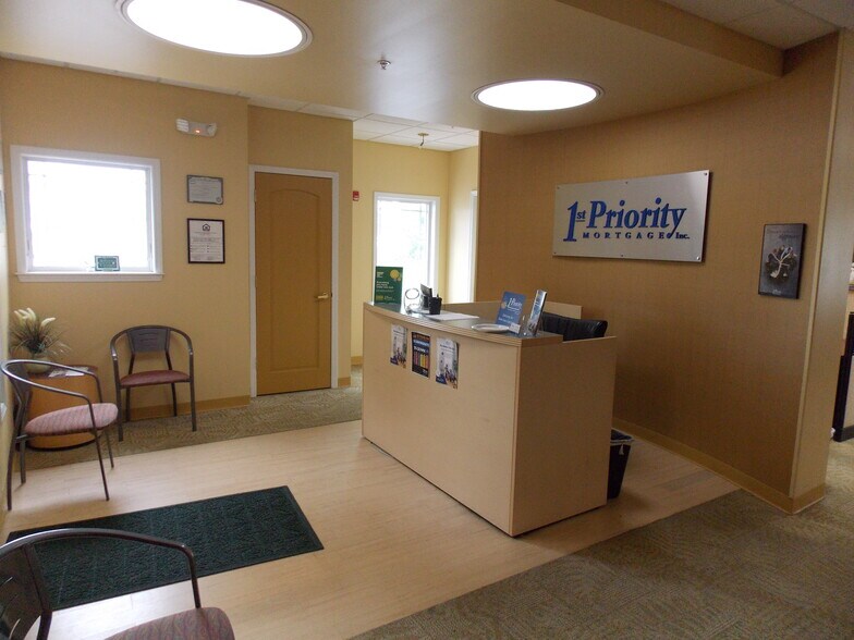 1547 US-9, Clifton Park, NY à louer - Photo du bâtiment - Image 3 de 13