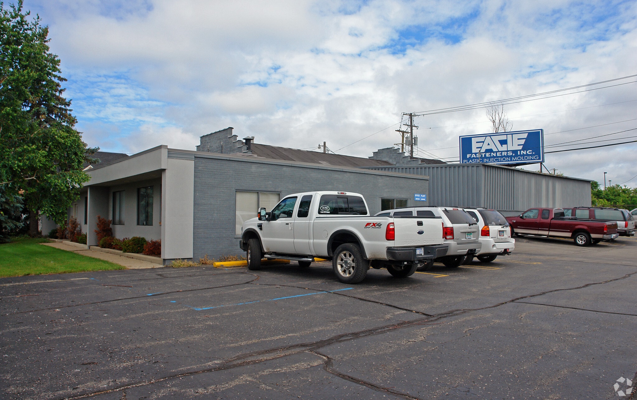 2431 Pontiac Rd, Auburn Hills, MI for lease Primary Photo- Image 1 of 5