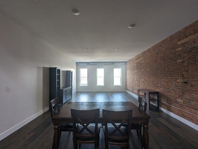 22 S Main St, Miamisburg, OH for lease - Building Photo - Image 3 of 27