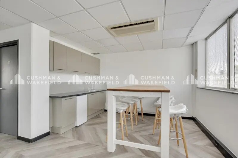 123-129 Rue Victor Hugo, Levallois-Perret for lease - Building Photo - Image 2 of 14