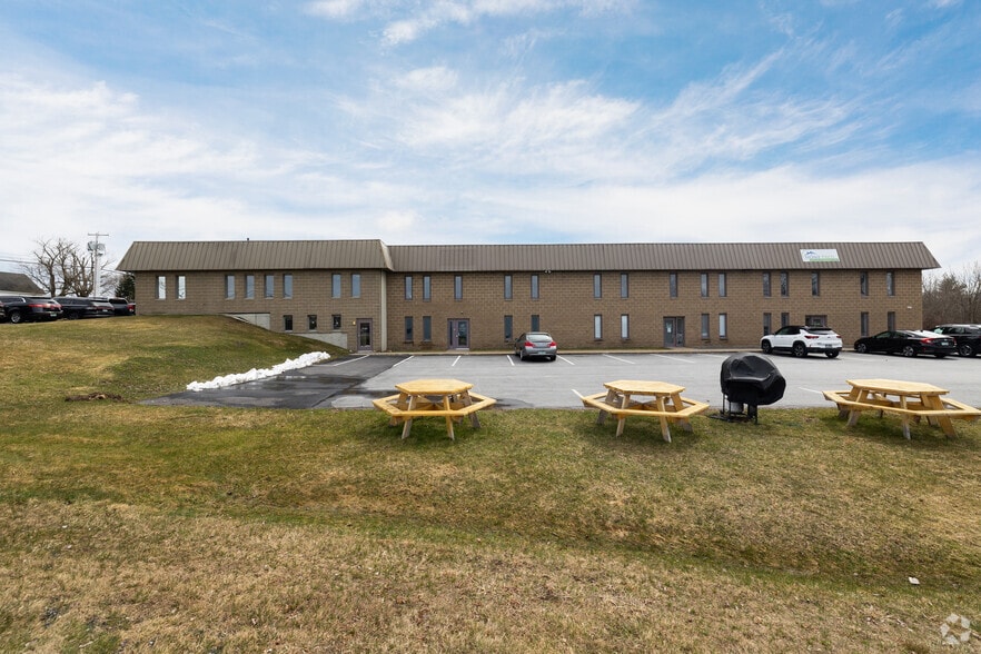 51 Harvey Rd, Londonderry, NH for lease - Primary Photo - Image 1 of 5